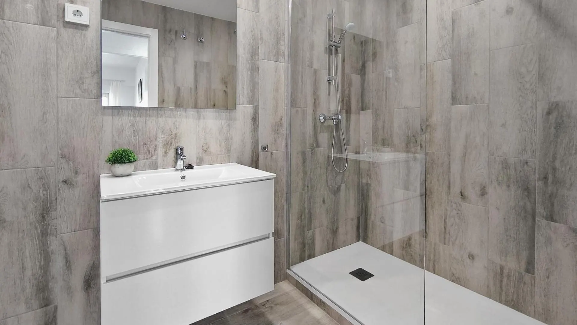 דירה פואנגירולה Apartamento Niza Playa I ספרד
