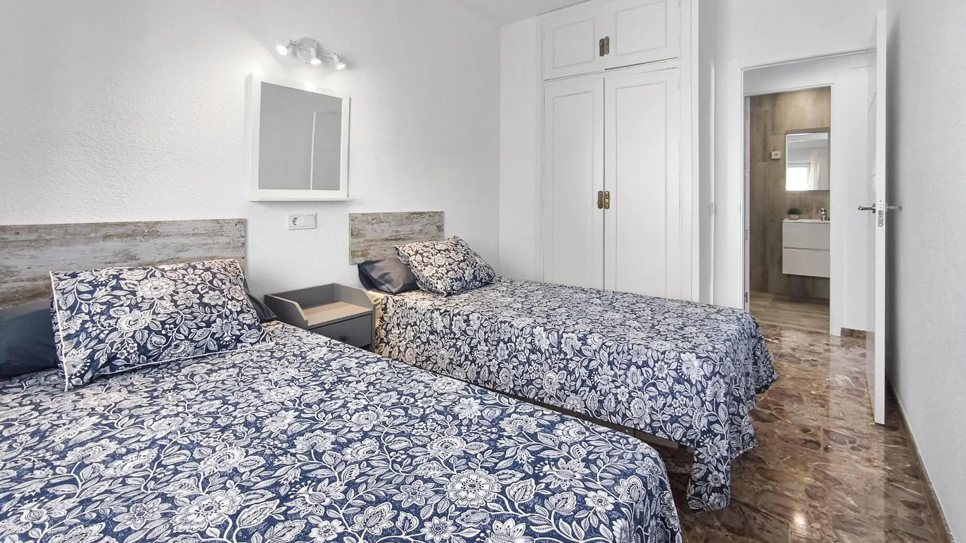 דירה פואנגירולה Apartamento Niza Playa I ספרד